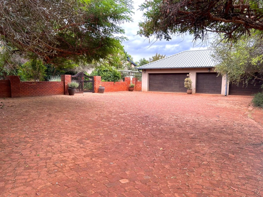 10 Bedroom Property for Sale in Hartbeesfontein North West